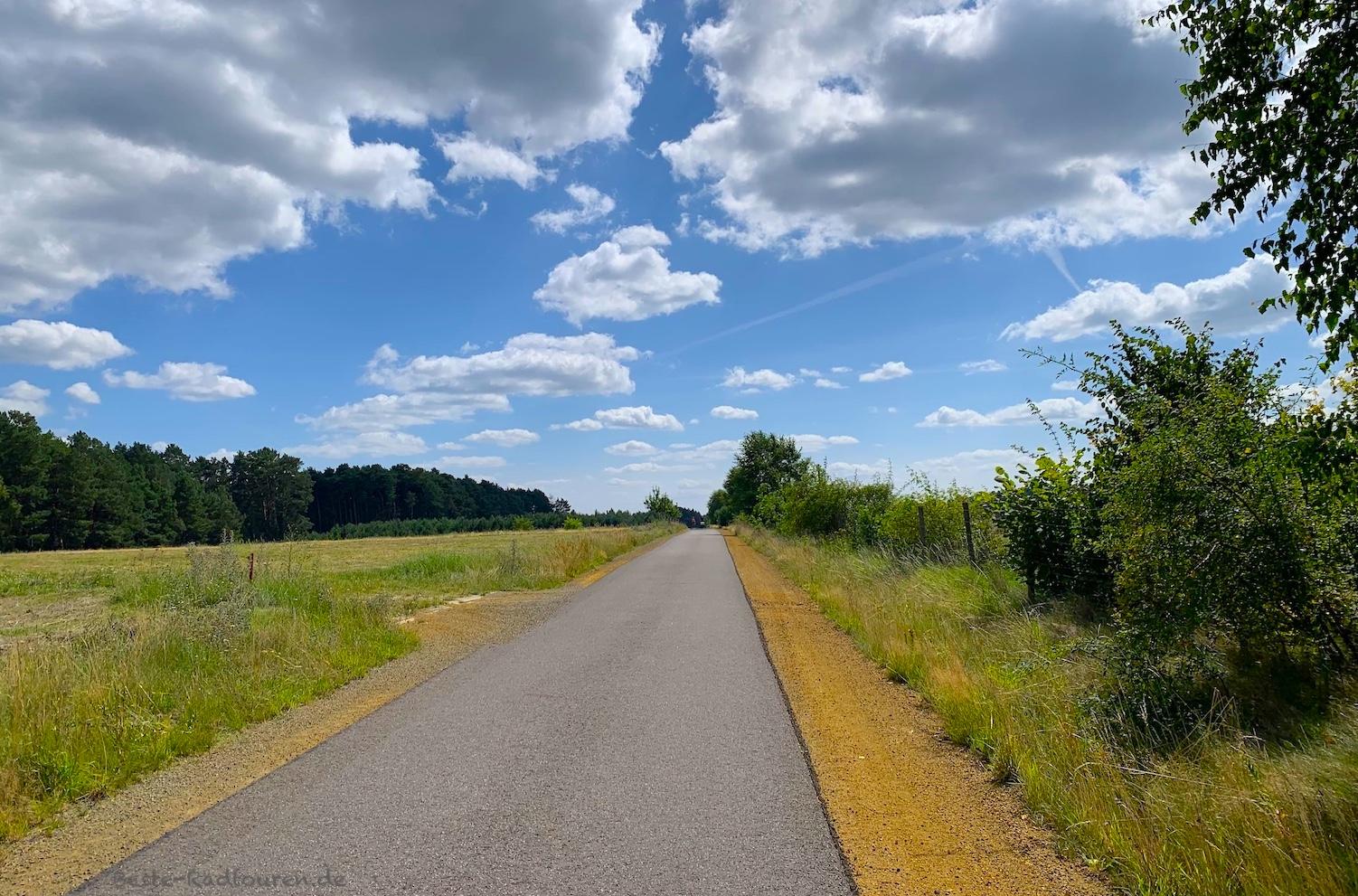Foto vom Radweg aus: Neue Fahrradstraße von Mochow nach Goyatz
