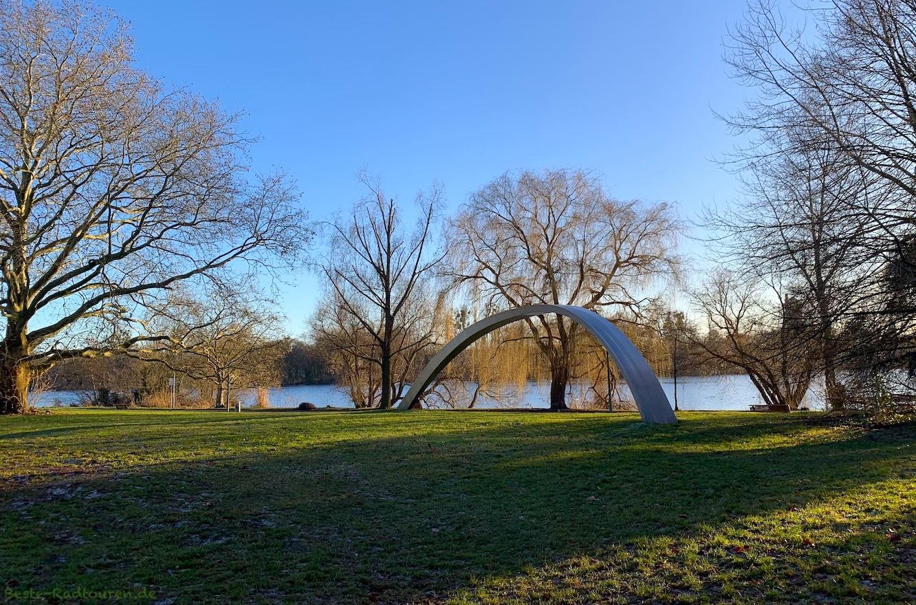 Foto vom Havelradweg und Europa-Radweg aus: Park am Havelufer in Potsdam