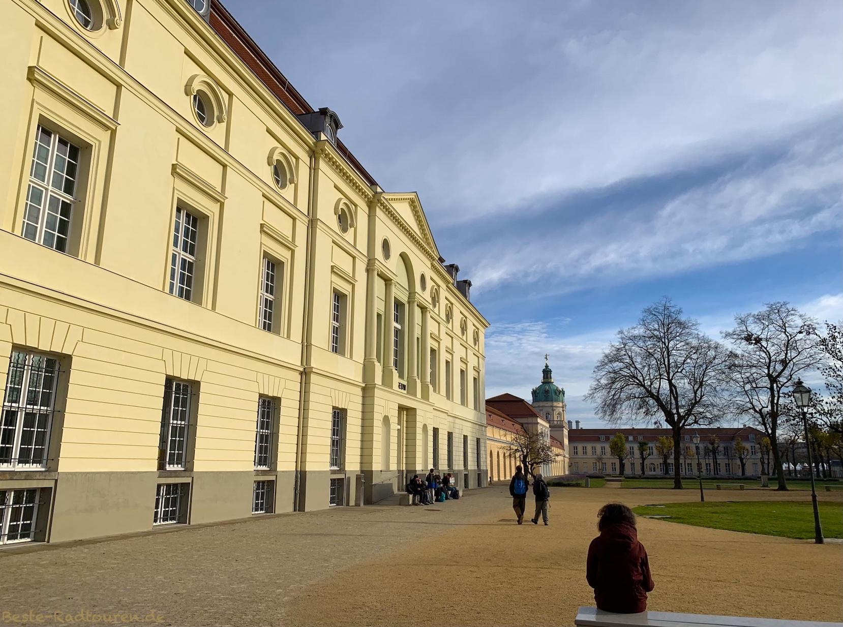 Foto vom Westen her: Schloss Charlottenburg, Vorderseite, Westflügel