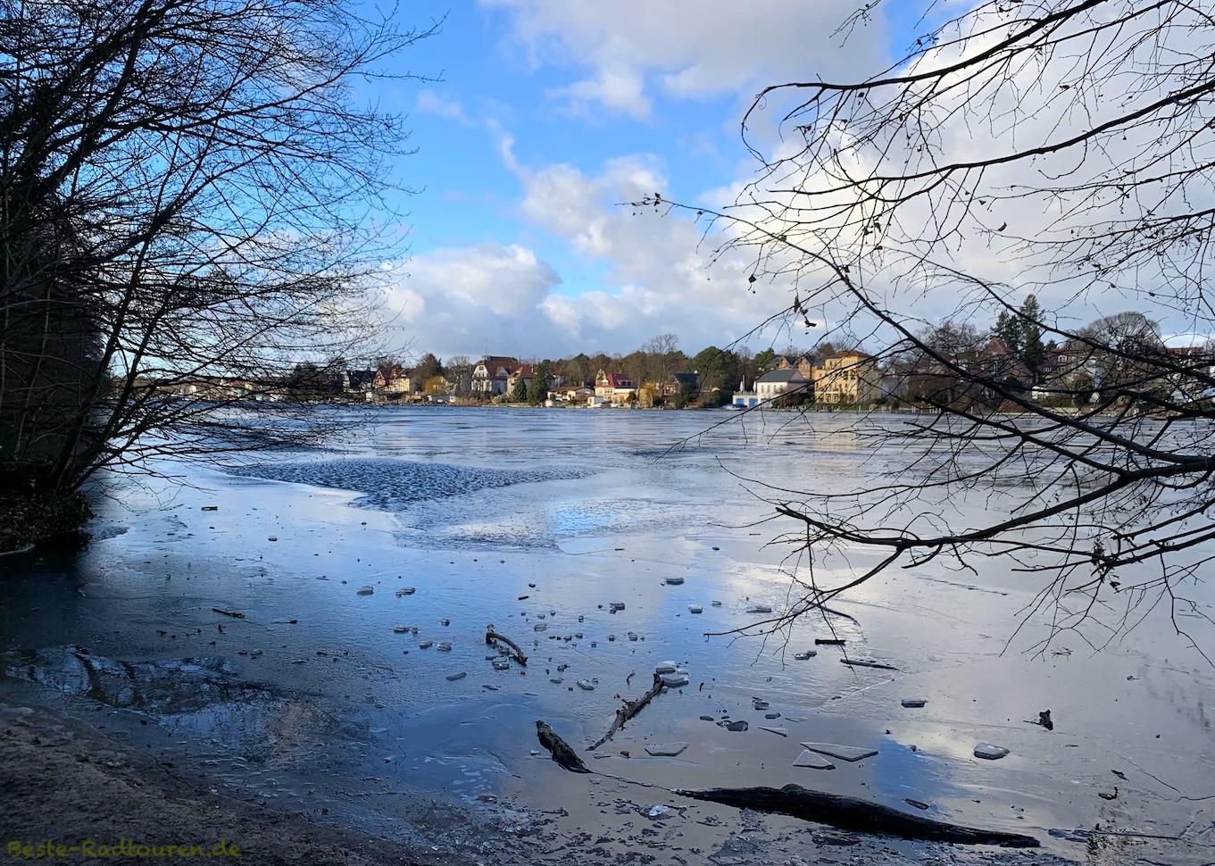Foto vom Uferweg aus: Müggelspree von Köpenick nach Friedrichshagen