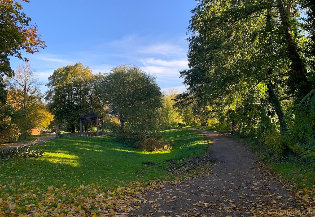 Foto vom Süden her: Wröhmännerpark Spandau, Wanderweg