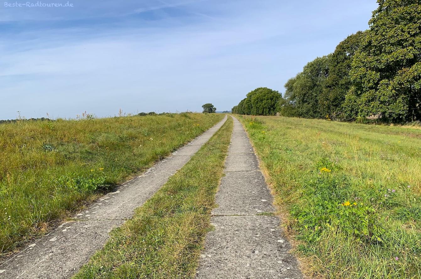 Rad-Wanderweg 10 km nördlich Osinow Dolny (Polen) = Niederwutzen
