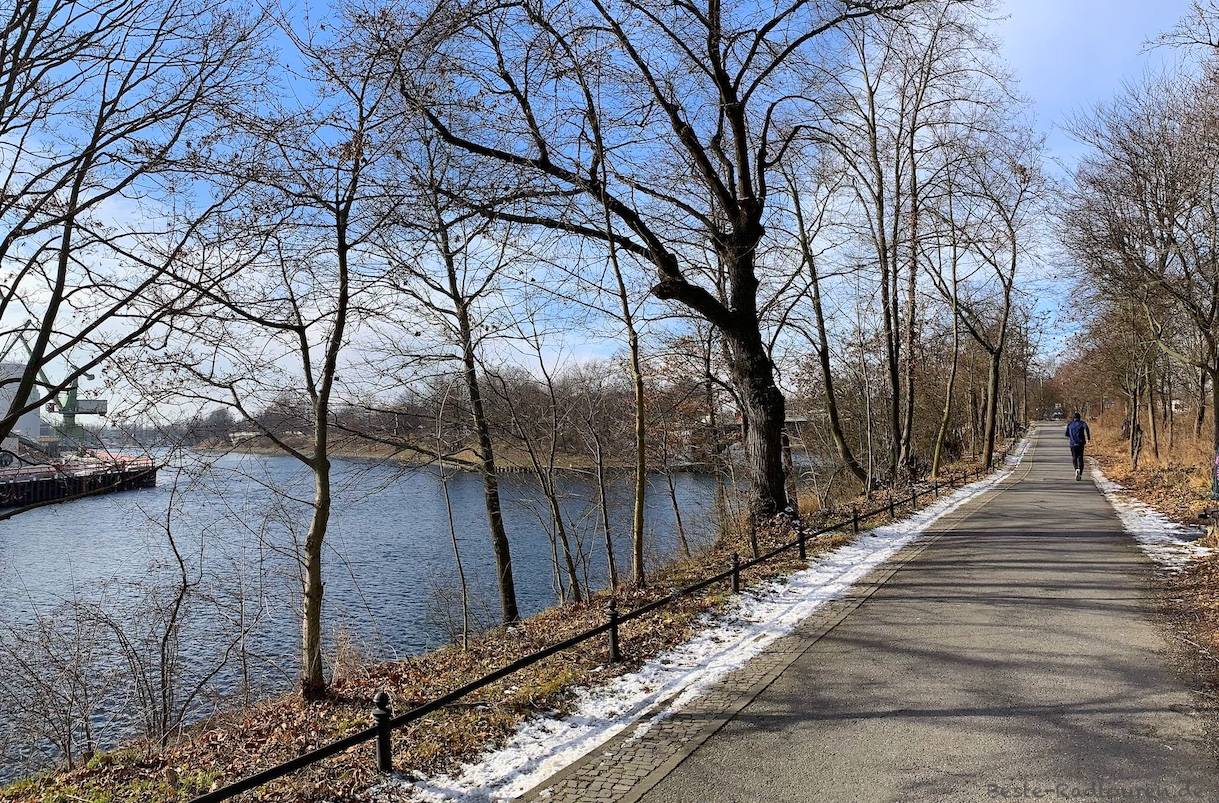 Foto vom Radweg Berlin-Kopenhagen aus: Mündung Westhafenkanal und Hohenzollernkanal in Wedding