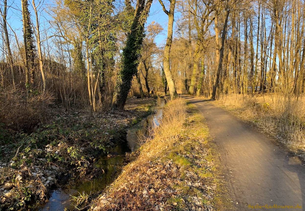 Foto vom Wander- und Radweg aus: Fußweg nahe "Am Strausberger Tor", Altlandsberg