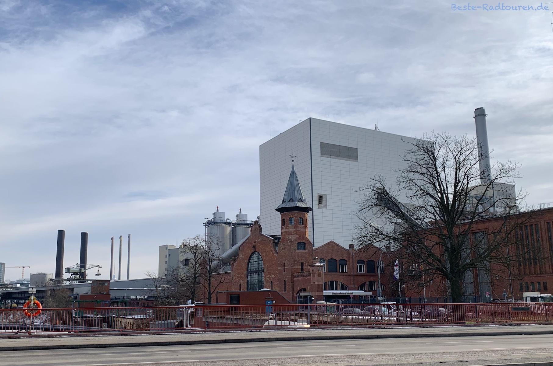 Foto vom Radweg Berlin-Kopenhagen aus: Behala, Altes Elektrizitätswerk, Westhafen Berlin