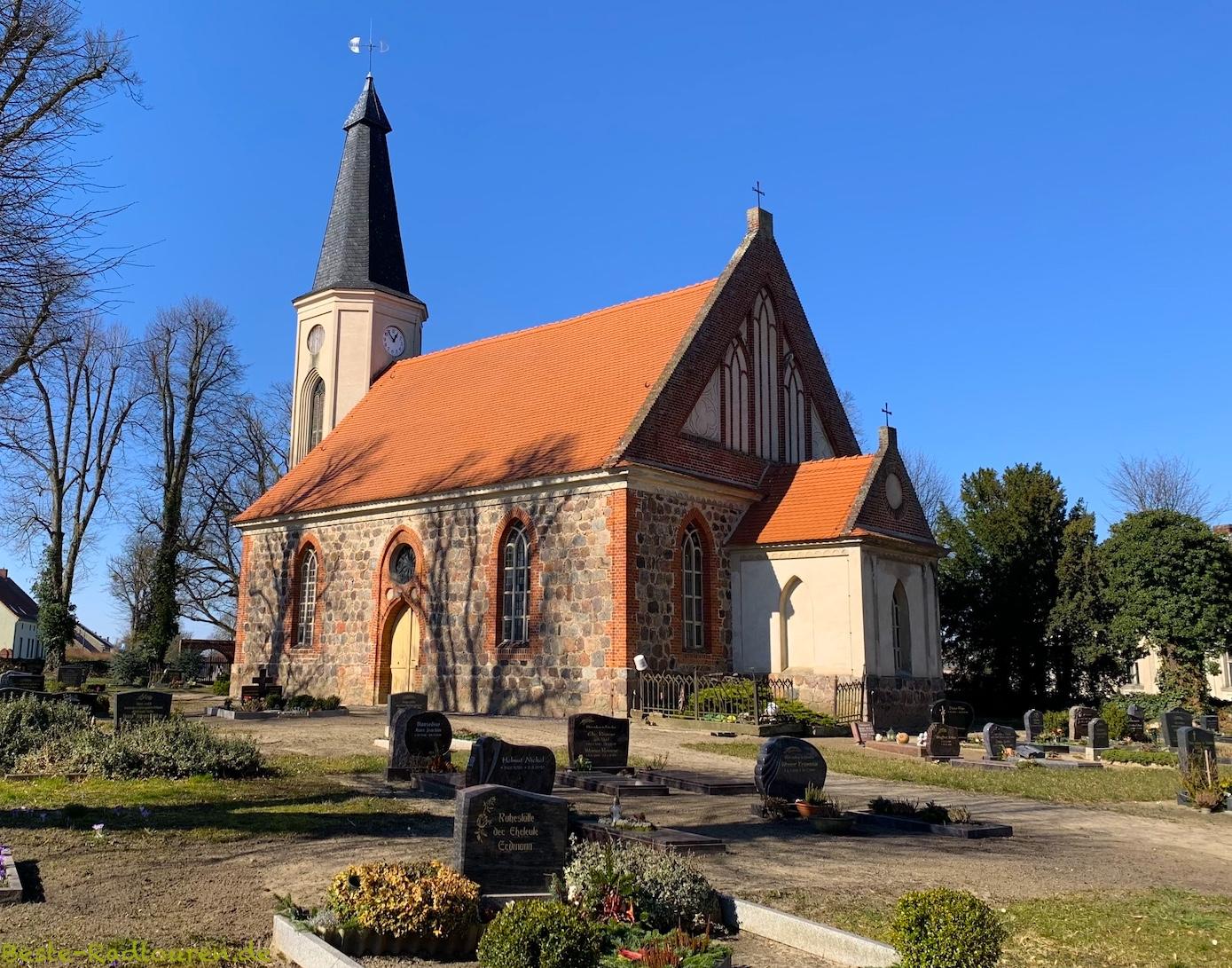 Foto von hinten: Dorfkirche Großmutz (Löwenberger Land, Oberhavel)