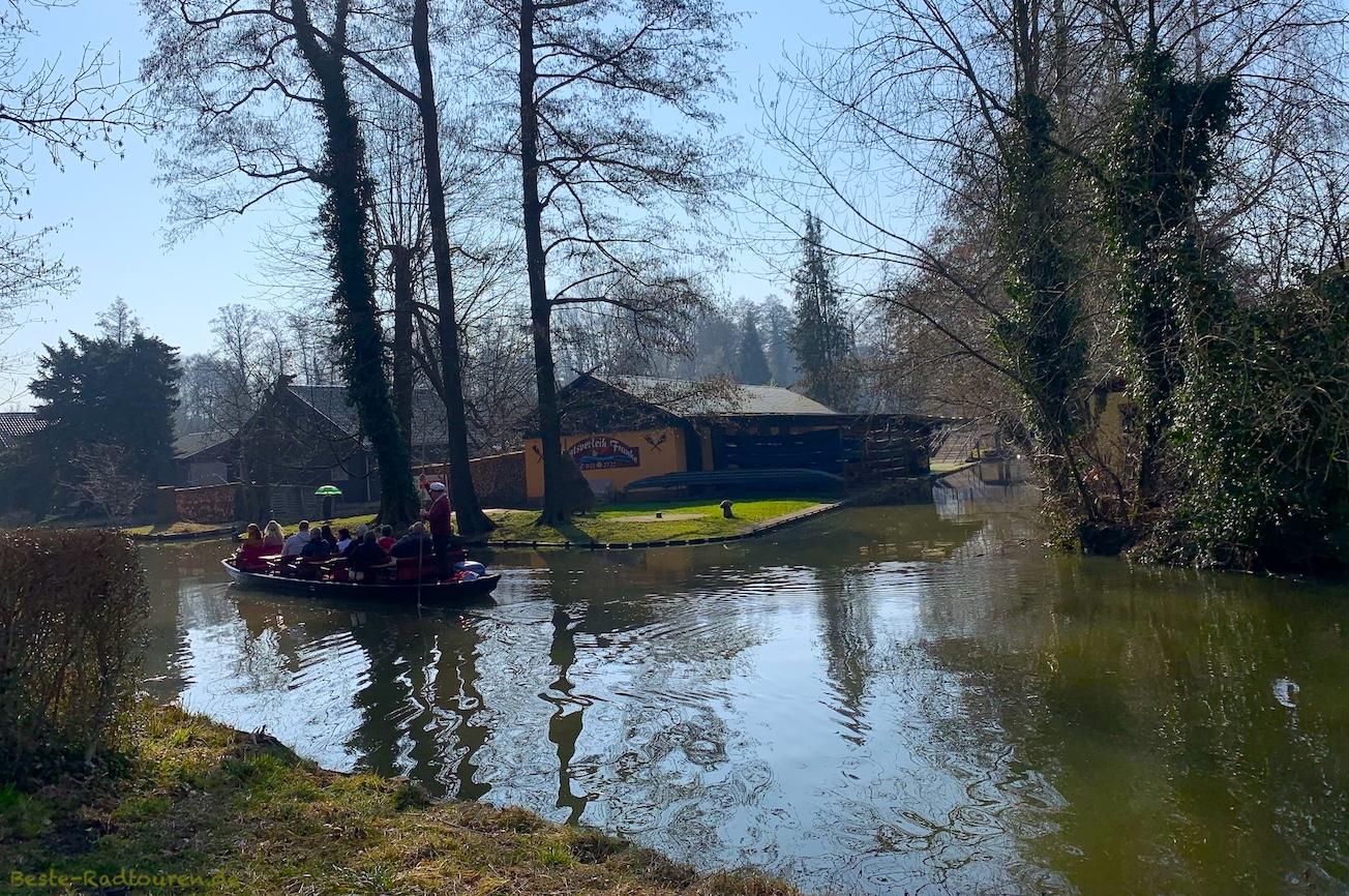 Foto von Gurken- und Spreeradweg und der Kranichtour aus: SpreeNav-Kanal Lübbenau, Gäste in Kahnfahrt