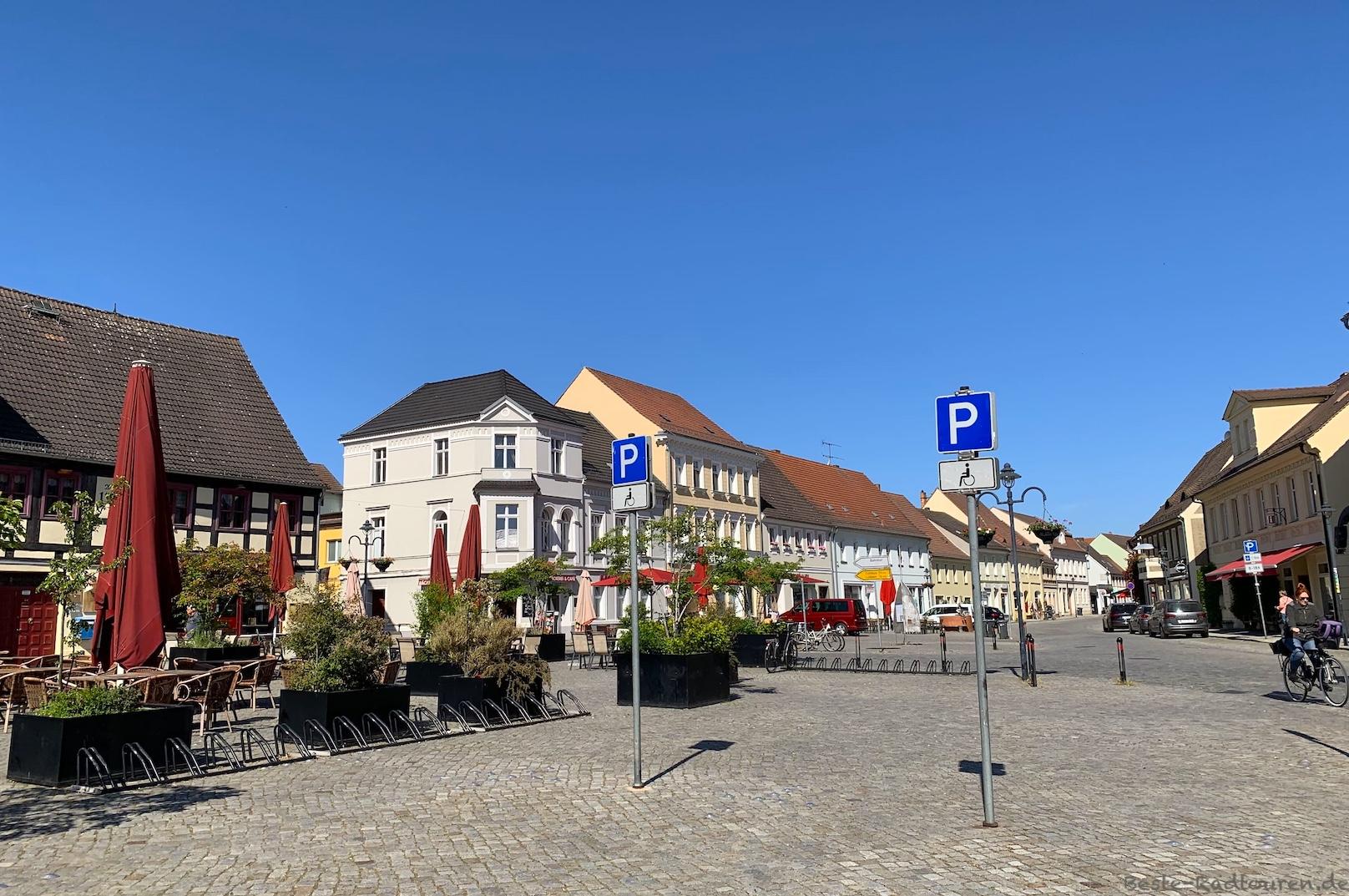 Foto von der Kirche her: Lübbenau Marktplatz, Lokale