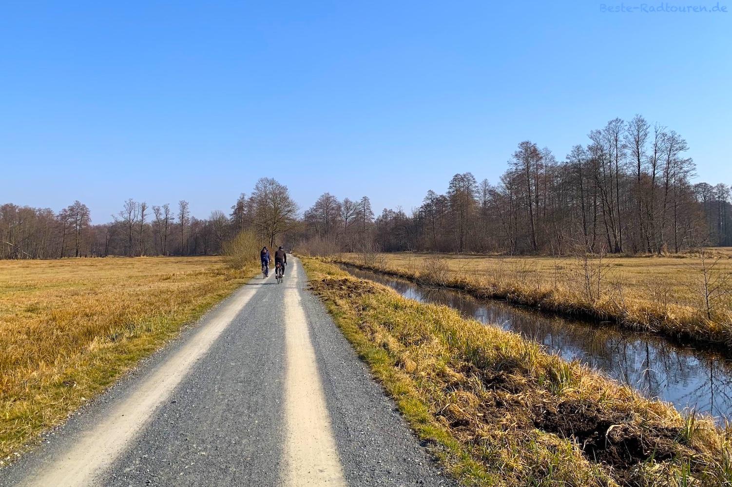 Foto vom Spreeradweg aus: Wanderweg und Radweg bei Leipe, Burger Weg