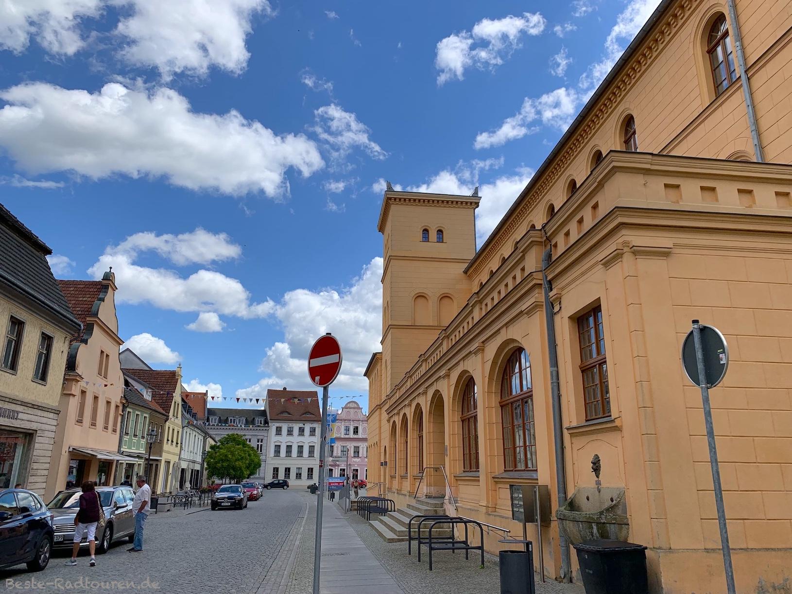 Foto von der Hauptstraße in Luckau aus: Rathaus, Marktplatz