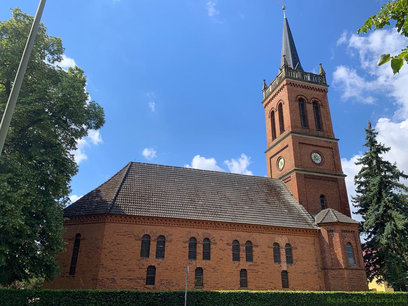 Foto vom Radweg aus: St.-Nicolai-Kirche Holzdorf (Jessen)