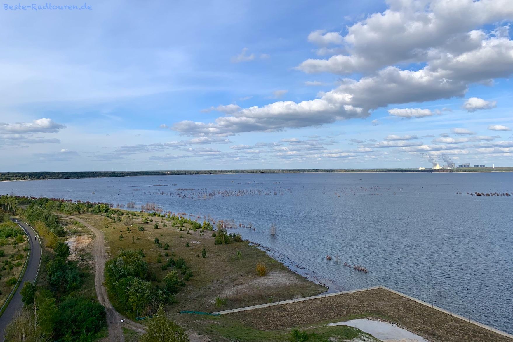 Foto vom Aussichtsturm Merzdorf (Cottbus) aus: Cottbuser Ostsee, Nordseite