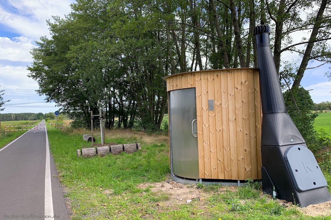 Foto vom Heideradweg bei Preilack aus: Bio-Toilette, Klohäuschen