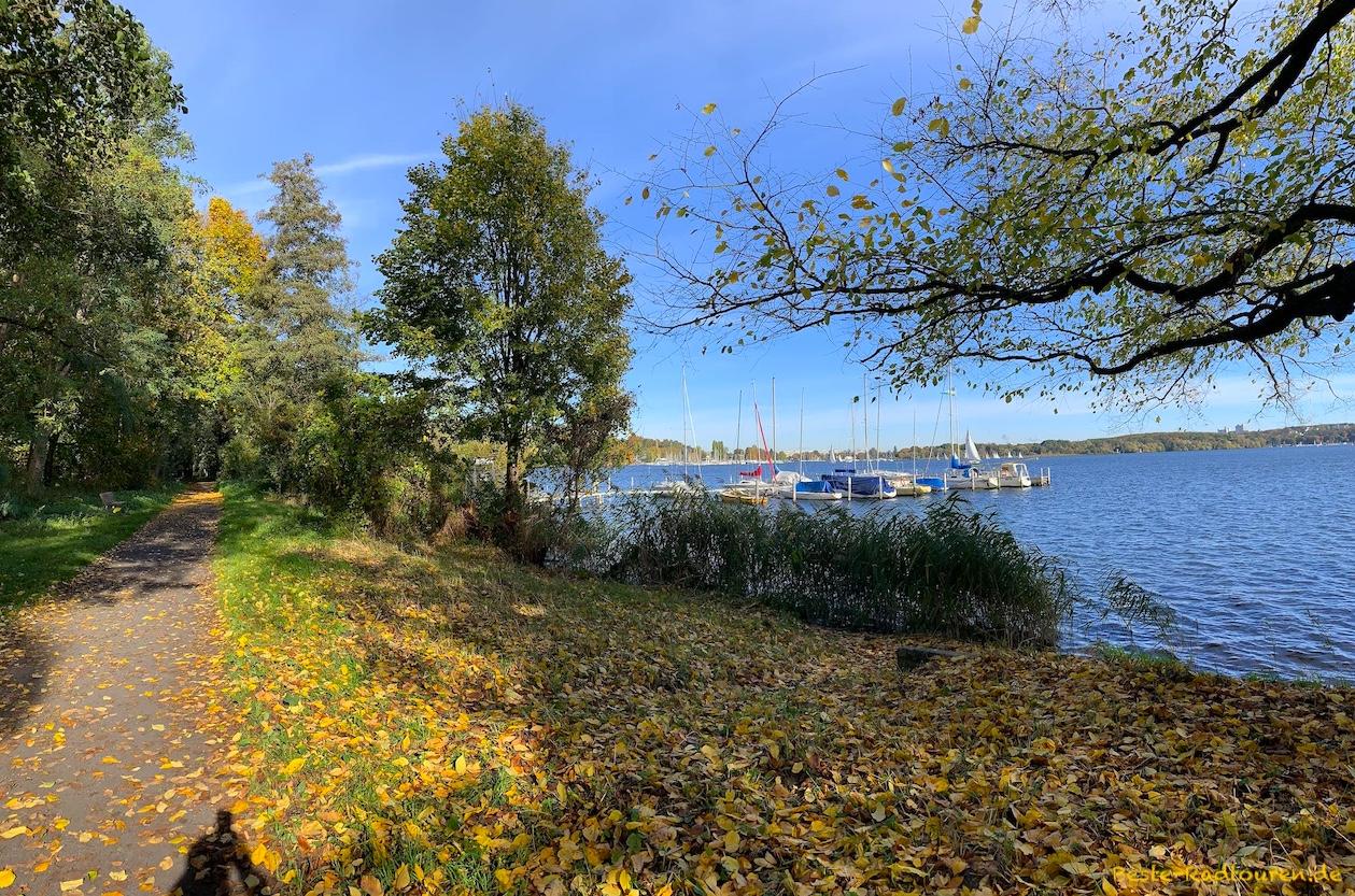 Foto von der Dr.-Kleusberg-Promenade aus: Radweg, Wanderweg, Uferweg an der Havel, Berlin-Gatow